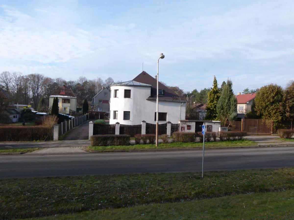 Penzion Ubytovani U Parku S Parkovistem Česká Lípa Exteriör bild
