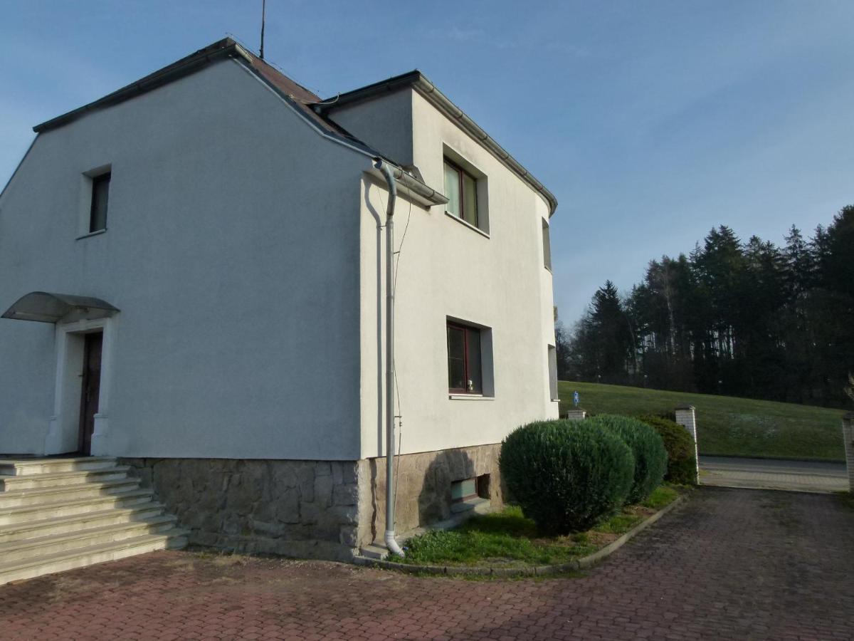 Penzion Ubytovani U Parku S Parkovistem Česká Lípa Exteriör bild