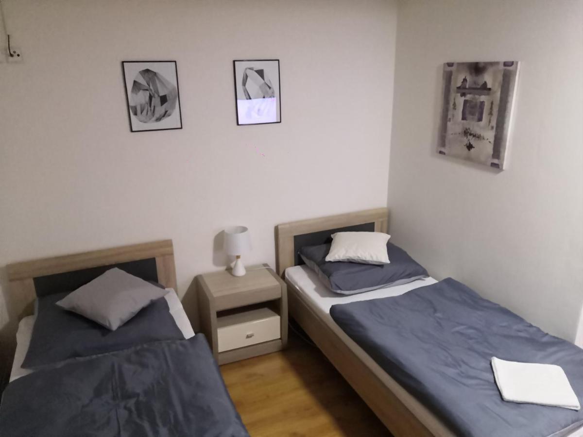 Penzion Ubytovani U Parku S Parkovistem Česká Lípa Rum bild