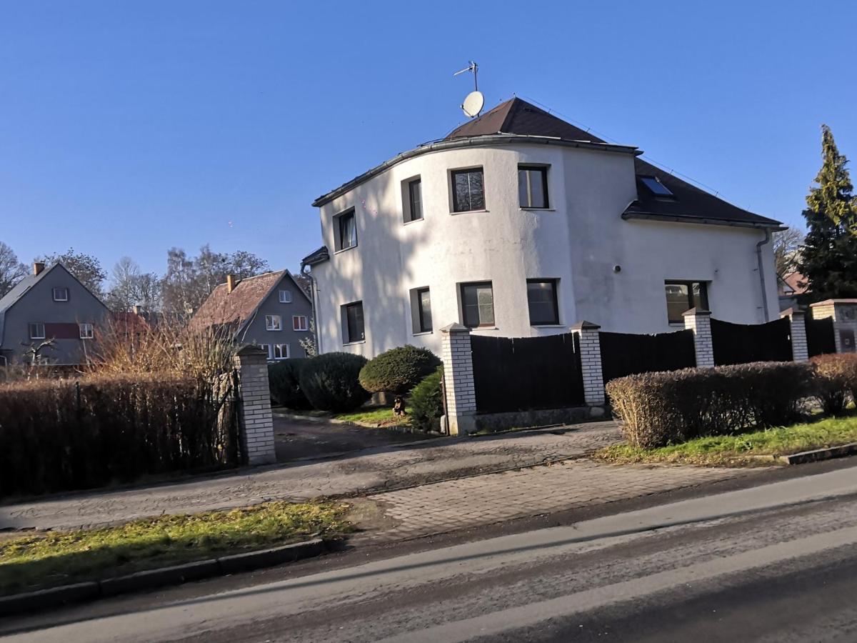 Penzion Ubytovani U Parku S Parkovistem Česká Lípa Exteriör bild